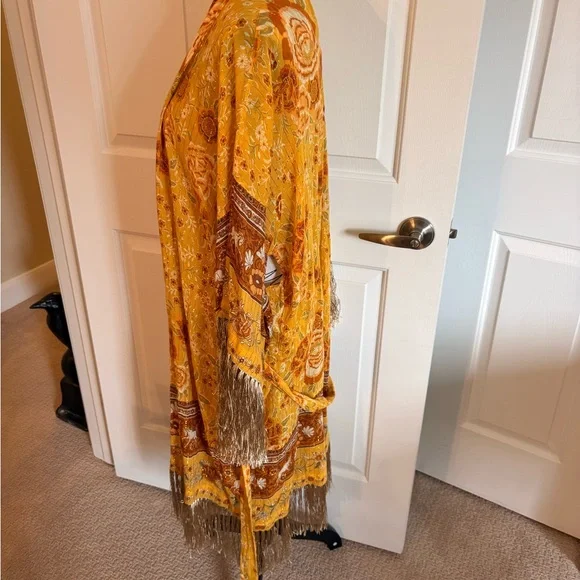 Spell Horses Short Fringe Robe M/L EC - Picture 8 of 9